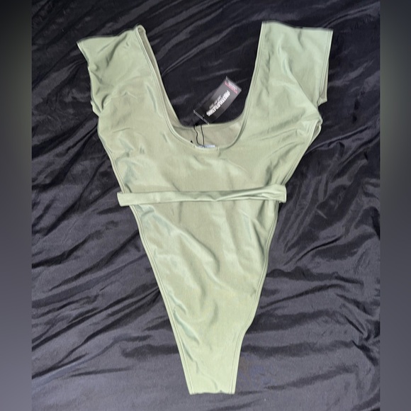 Prettylittlething Green high leg Bodysuit w/ waist tie NWT - Picture 6 of 7